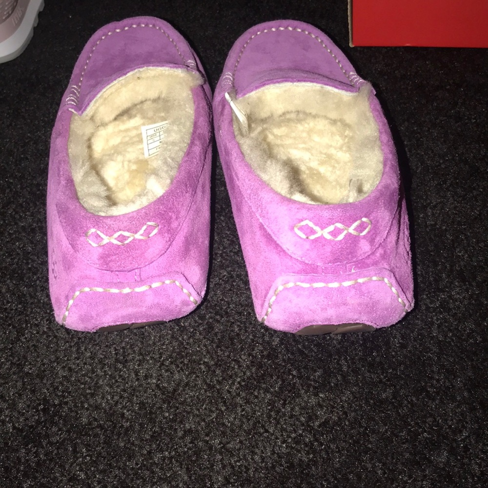 UGGS - Picture 3 of 3
